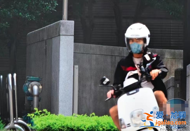 男星许仁杰被控抛妻弃子！冒雨进女星公寓彻夜未出，亲友怒揭靠老婆养家