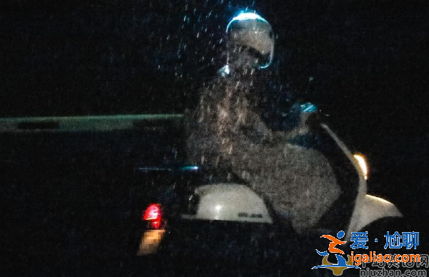 男星许仁杰被控抛妻弃子！冒雨进女星公寓彻夜未出，亲友怒揭靠老婆养家