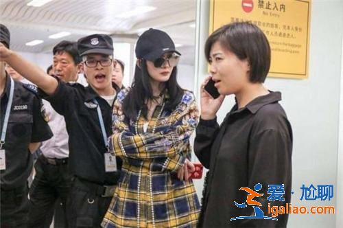 杨幂微博晒北影恩师合照 杨幂遭保安赶出机场原因竟是这
