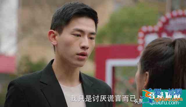 不说谎恋人：桌咚吻花絮，辛云来太憨，被梁洁怼：你在搬一头猪？