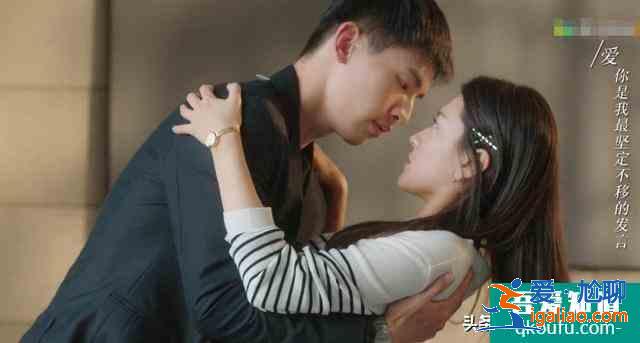不说谎恋人：桌咚吻花絮，辛云来太憨，被梁洁怼：你在搬一头猪？