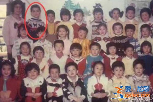 胡歌童年集体照毛衣抢镜 8岁荧幕首秀竟是正大综艺主题曲
