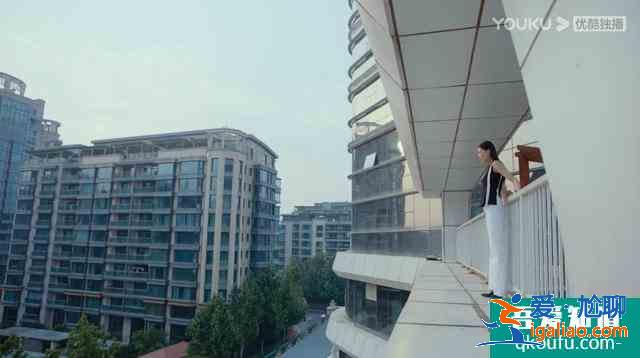 陈建斌新剧《爱我就别想太多》扑街，网友：四郎你要是被迫的，就眨？