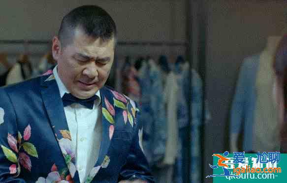 陈建斌新剧《爱我就别想太多》扑街，网友：四郎你要是被迫的，就眨？