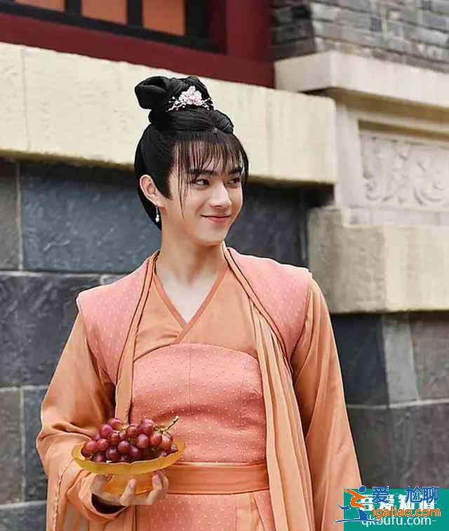 许凯《天舞纪》首播，网友：熬夜看了8集，女二比女主美多了？