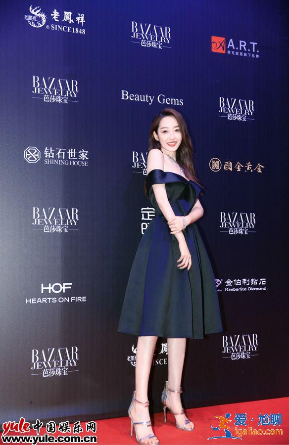 蒋梦婕小黑裙显优雅 雪白肌肤超抢镜