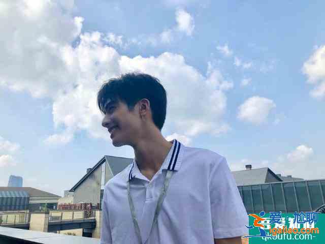 《以家人之名》路透：宋威龙谭松韵解锁新型亲吻方式，甜而不腻？