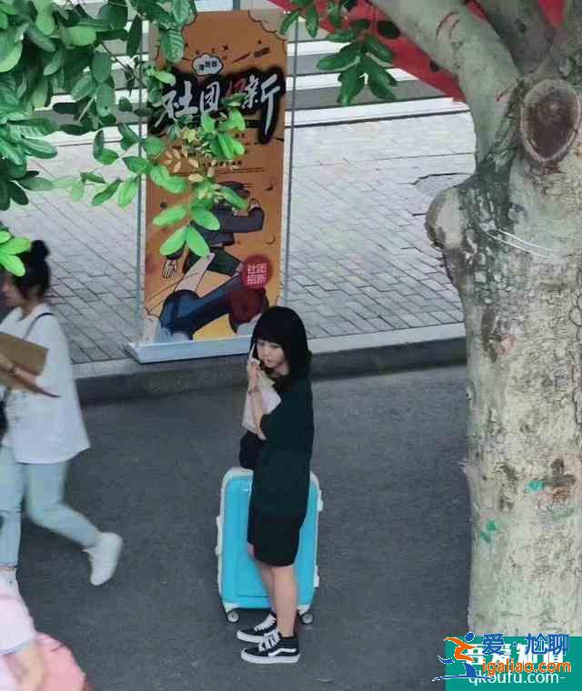 《以家人之名》路透：宋威龙谭松韵解锁新型亲吻方式，甜而不腻？