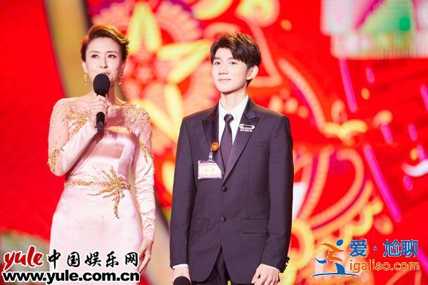 王源受邀出席文联春晚登台主持  谦逊有礼获老艺术家称赞