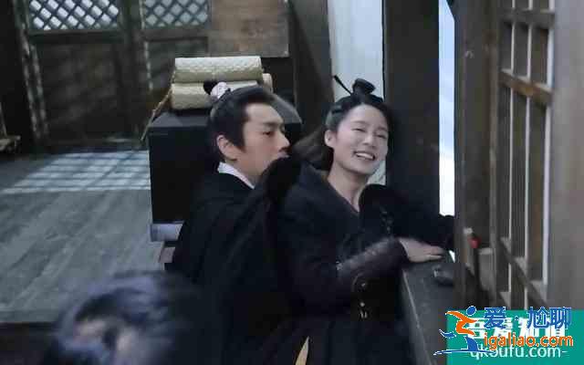 《锦绣南歌》船戏花絮，秦昊李沁拍贴身戏，全程用挡板丝毫不亲密？