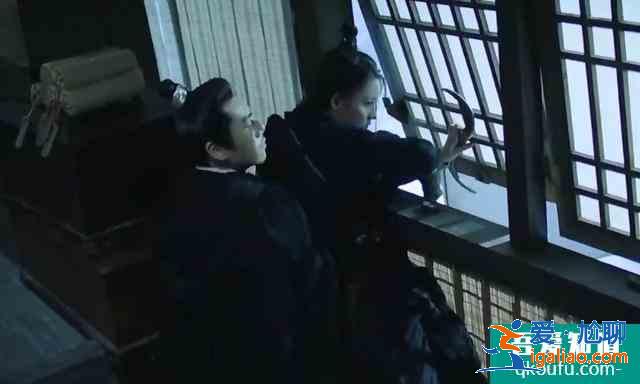 《锦绣南歌》船戏花絮，秦昊李沁拍贴身戏，全程用挡板丝毫不亲密？
