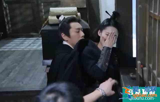 《锦绣南歌》船戏花絮，秦昊李沁拍贴身戏，全程用挡板丝毫不亲密？