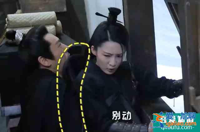 《锦绣南歌》船戏花絮，秦昊李沁拍贴身戏，全程用挡板丝毫不亲密？