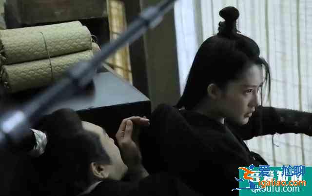 《锦绣南歌》船戏花絮，秦昊李沁拍贴身戏，全程用挡板丝毫不亲密？