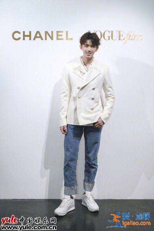 吴磊出席时尚活动 绿色流苏外套青春飞扬白色外套成熟矜贵
