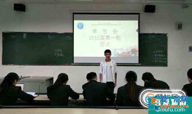 学生会面试怎么自我介绍？