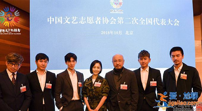 徐峥沈腾合影愁容满面 网友自行脑补一出喜剧