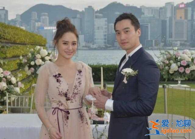 阿娇结婚结了一年 婚纱照曝光犹如水仙子 饮交杯酒同切蛋糕