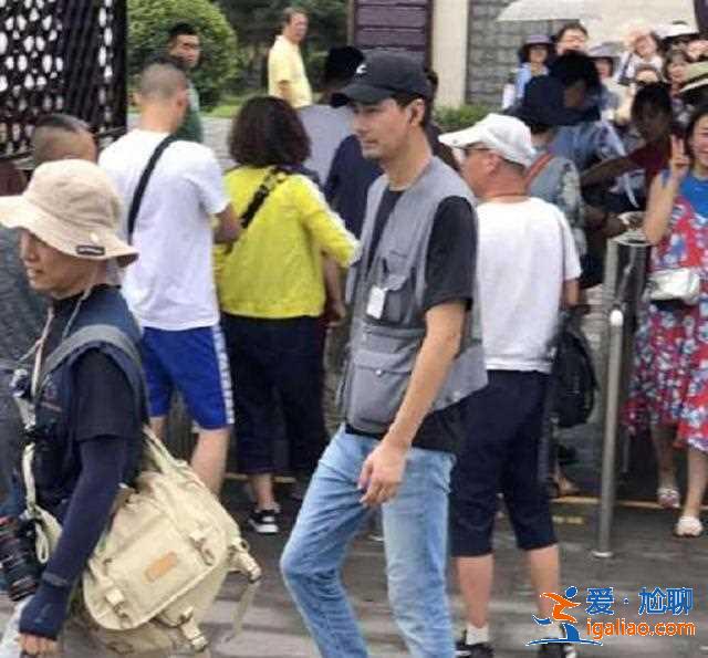 赵寅成游客照流出,被直呼:没了华服和镁光灯,真是一言难尽 赵寅成游客照流出,被直呼:没了华服和镁光灯,真是一言难尽