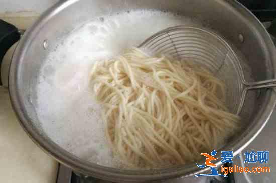 凉面里的蒜泥水怎么做？