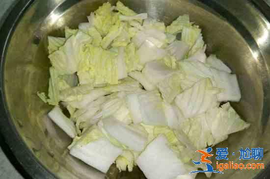 白菜和土豆怎么炒好吃？