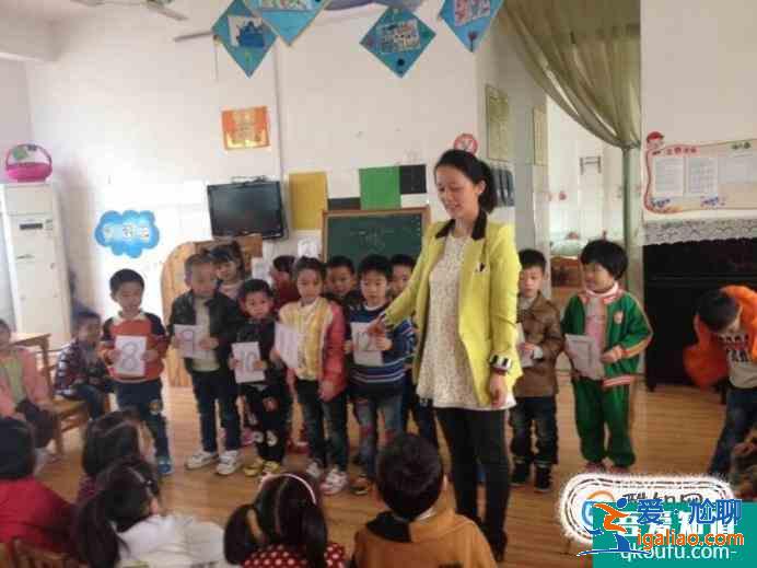 如何查看小学初考成绩期末考试成绩呢？