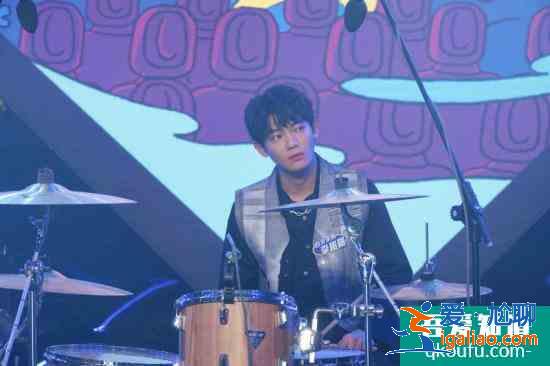 李逸男新剧《摇滚狂花》会员收官 “吴事生菲”组合双向奔赴结局圆满？
