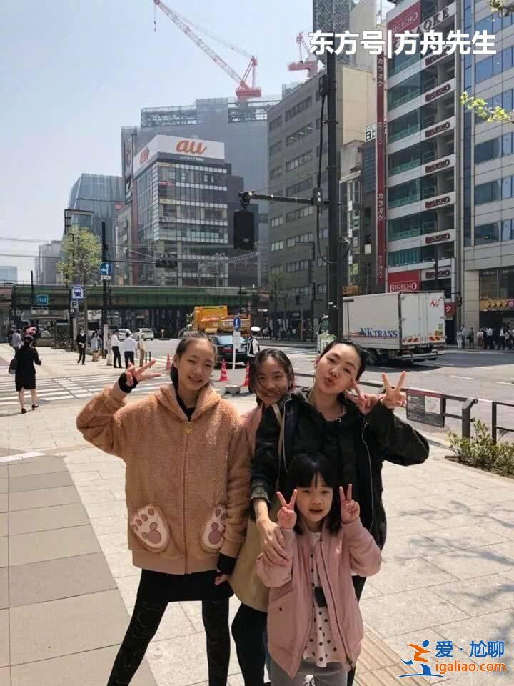 小s大女儿晒修图自拍,白到发光,被朋友调侃变网美!