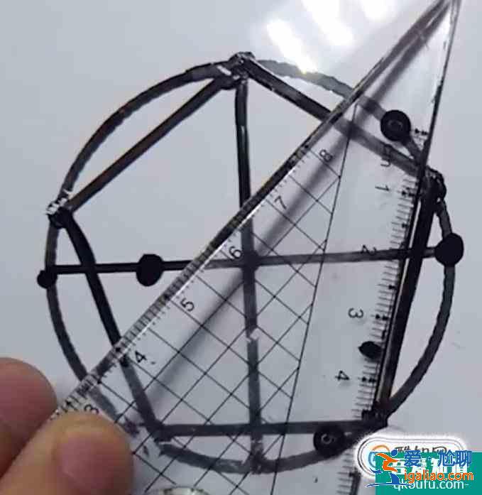 如何用尺规作图法画正五边形? 如何用尺规作图法画正五边形?