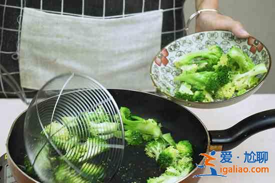 清炒西兰花做法? 清炒西兰花做法?