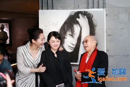 许晴晒照庆50岁生日,穿透视长裙甜美优雅少女感爆棚 许晴晒照庆50岁生日,穿透视长裙甜美优雅少女感爆棚