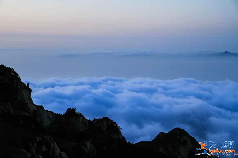 泰山站和泰安站是一个站吗，哪个离泰山近？