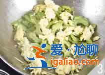 鸡蛋炒苦瓜怎么做？？