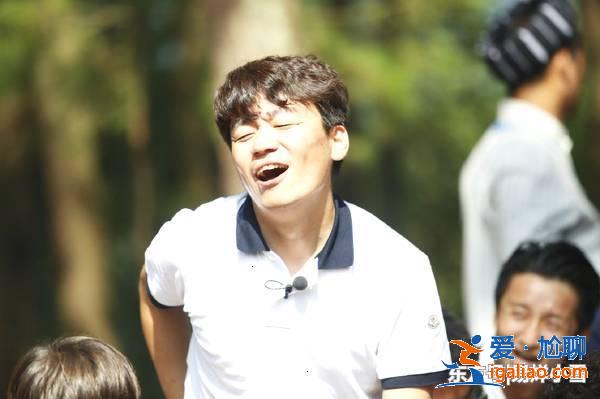 谁说男星不会一字马,杨洋的柔软程度让很多女生自愧不如 谁说男星不会一字马,杨洋的柔软程度让很多女生自愧不如