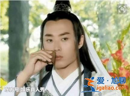 同样是喝酒:古天乐清新俊逸,邓论飘飘欲仙,最后一位帅气逼人 同样是喝酒:古天乐清新俊逸,邓论飘飘欲仙,最后一位帅气逼人