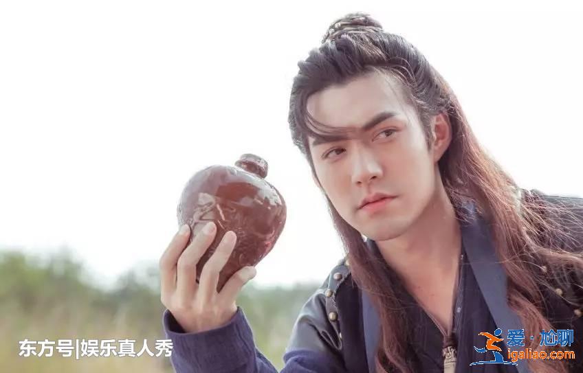 同样是喝酒:古天乐清新俊逸,邓论飘飘欲仙,最后一位帅气逼人 同样是喝酒:古天乐清新俊逸,邓论飘飘欲仙,最后一位帅气逼人