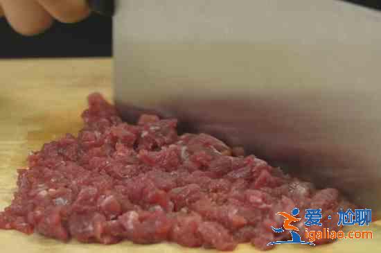 牛肉馅饺子怎么调馅？