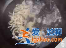 金针菇炒鸡丝怎么做？？