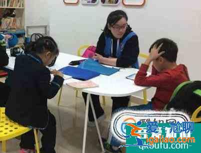 如何辅导小学一年级学生作业？