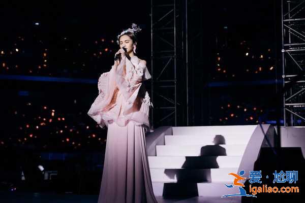范玮琪助阵杨丞琳演唱会 演出前一天被儿子误伤