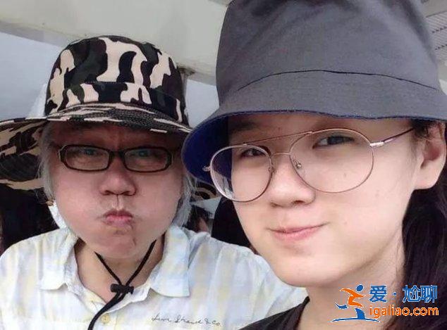 同样是相差40岁的爷孙恋，这一对居然好了6年…