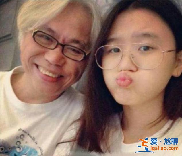 同样是相差40岁的爷孙恋，这一对居然好了6年…