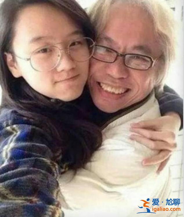 同样是相差40岁的爷孙恋，这一对居然好了6年…