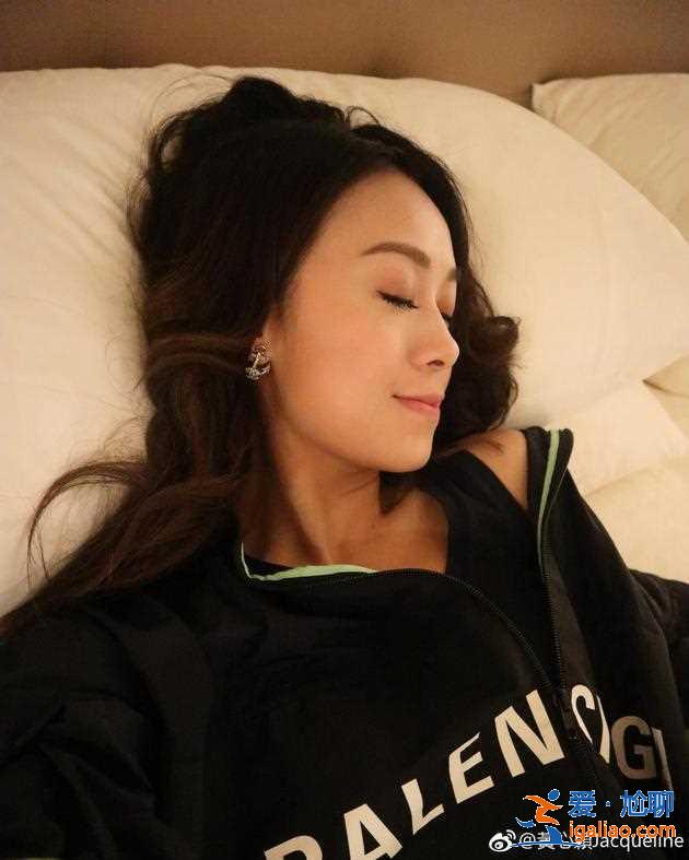 黄心颖避走洛杉矶为读书 已换掉与许志安合照屏保