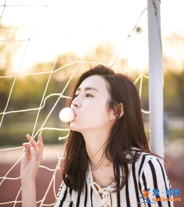 郑爽为何不是班花?看完班级合照就明白了,真是人以群分 郑爽为何不是班花?看完班级合照就明白了,真是人以群分