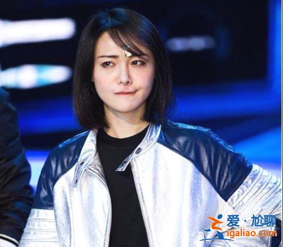 郑爽为何不是班花?看完班级合照就明白了,真是人以群分 郑爽为何不是班花?看完班级合照就明白了,真是人以群分