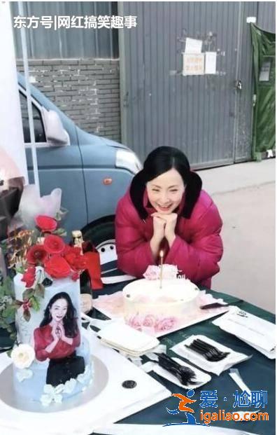 50岁的大陶红和47岁的小陶虹相对比,神似双胞胎,人生差距却