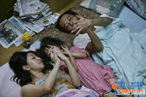 《小偷家族》导演亲笔小说 补完电影不为人知细节？