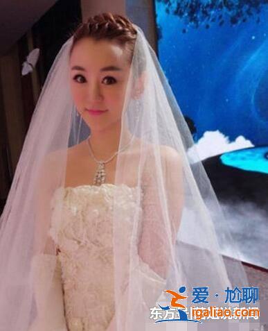 凭《乡村爱情》李秘书走红,嫁富豪变低调,海滩照身材很赞!