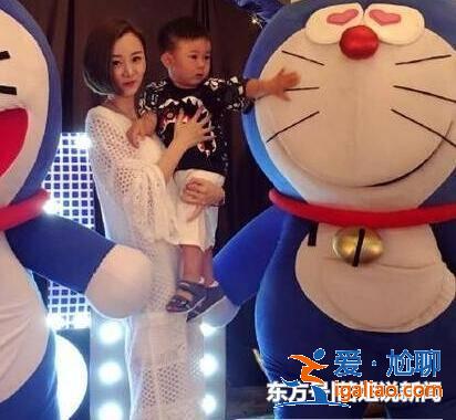 凭《乡村爱情》李秘书走红,嫁富豪变低调,海滩照身材很赞!